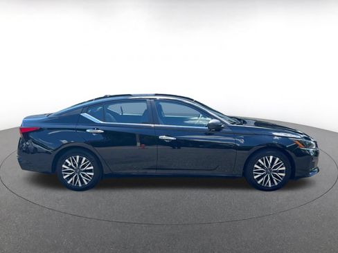 Used 2025 Nissan Altima 2.5 SV FWD image 15