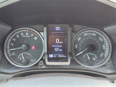 Used 2020 Toyota Tacoma TRD Off-Road image 11