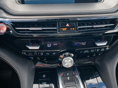 Used 2022 Acura MDX SH-AWD w/ Advance Package image 18
