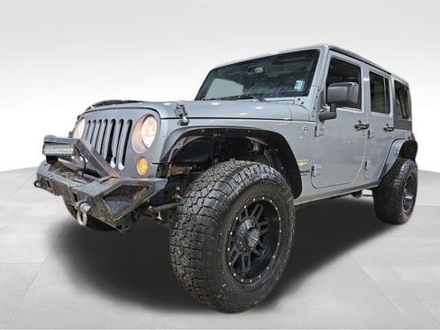 Used 2015 Jeep Wrangler Unlimited Sahara w/ Connectivity Group image 3