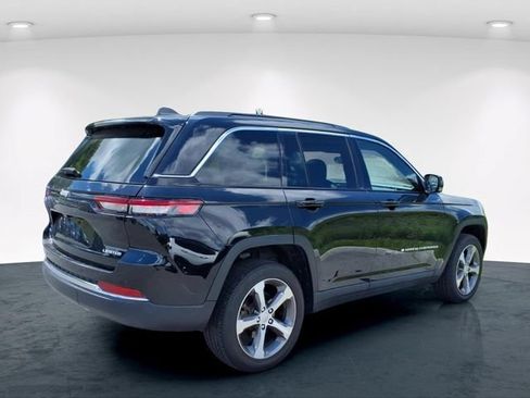 Used 2024 Jeep Grand Cherokee Limited AWD/4WD image 11