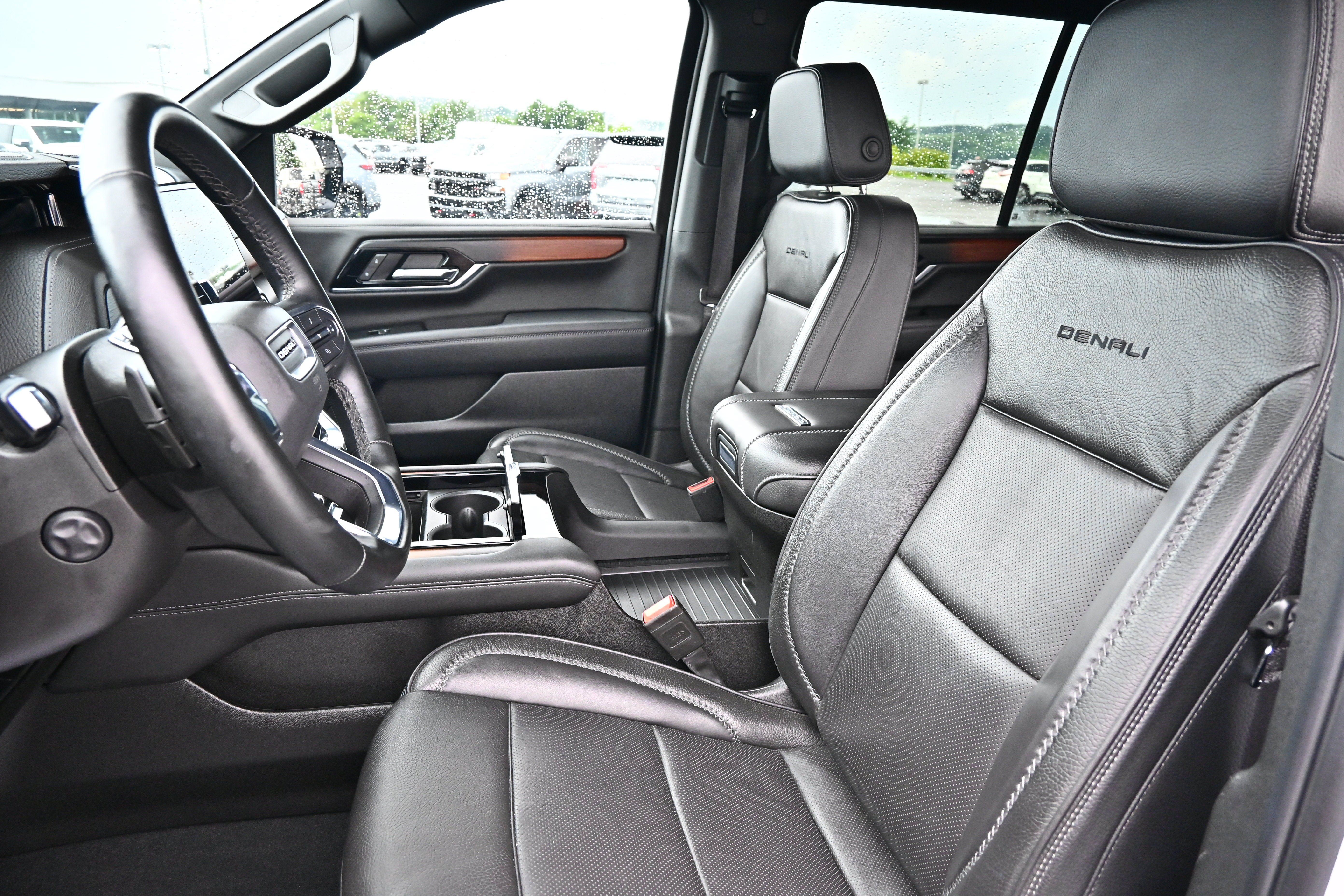 Used 2025 GMC Yukon Denali AWD/4WD image 25