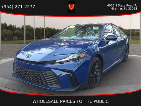 Used 2025 Toyota Camry SE image 1