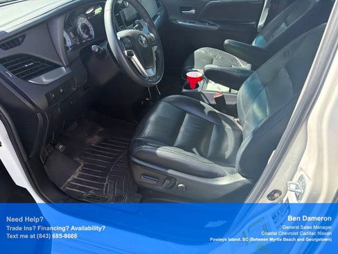 Used 2017 Toyota Sienna SE Premium FWD image 7