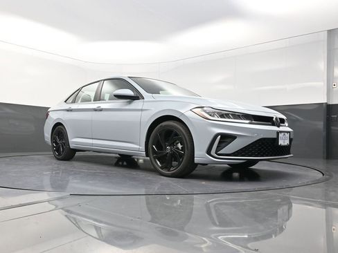 New 2026 Volkswagen Jetta SE image 18