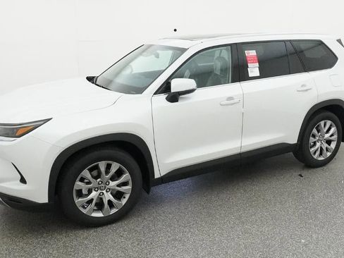 New 2026 Toyota Grand Highlander FWD image 2