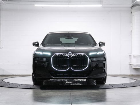 New 2026 BMW 740i w/ Premium Package RWD image 2