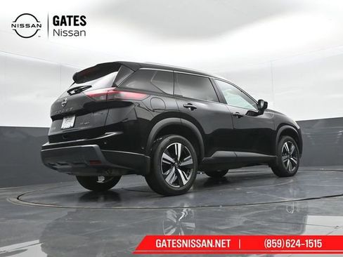 Used 2025 Nissan Rogue SL AWD/4WD image 40
