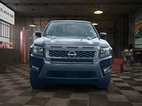 Used 2025 Nissan Frontier SV w/ SV Convenience Package RWD image 2
