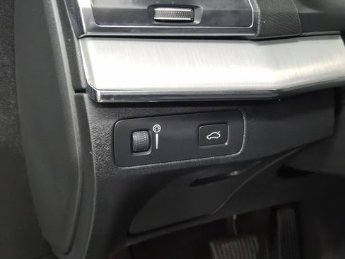 Used 2022 Volvo XC90 T5 Momentum w/ Climate Package image 25