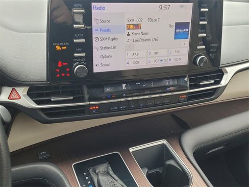 Used 2021 Toyota Sienna XLE image 18