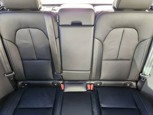 Certified 2023 Volvo XC40 B5 Ultimate w/ Climate Package image 16