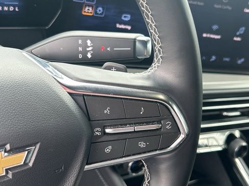 Used 2025 Chevrolet Traverse LT image 23