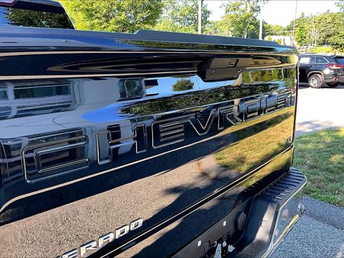 Used 2022 Chevrolet Silverado 1500 LT w/ Z71 Off-Road Package AWD/4WD image 29