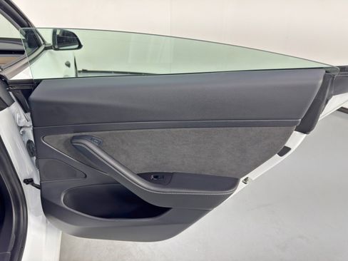 Used 2021 Tesla Model 3 Standard Range image 43