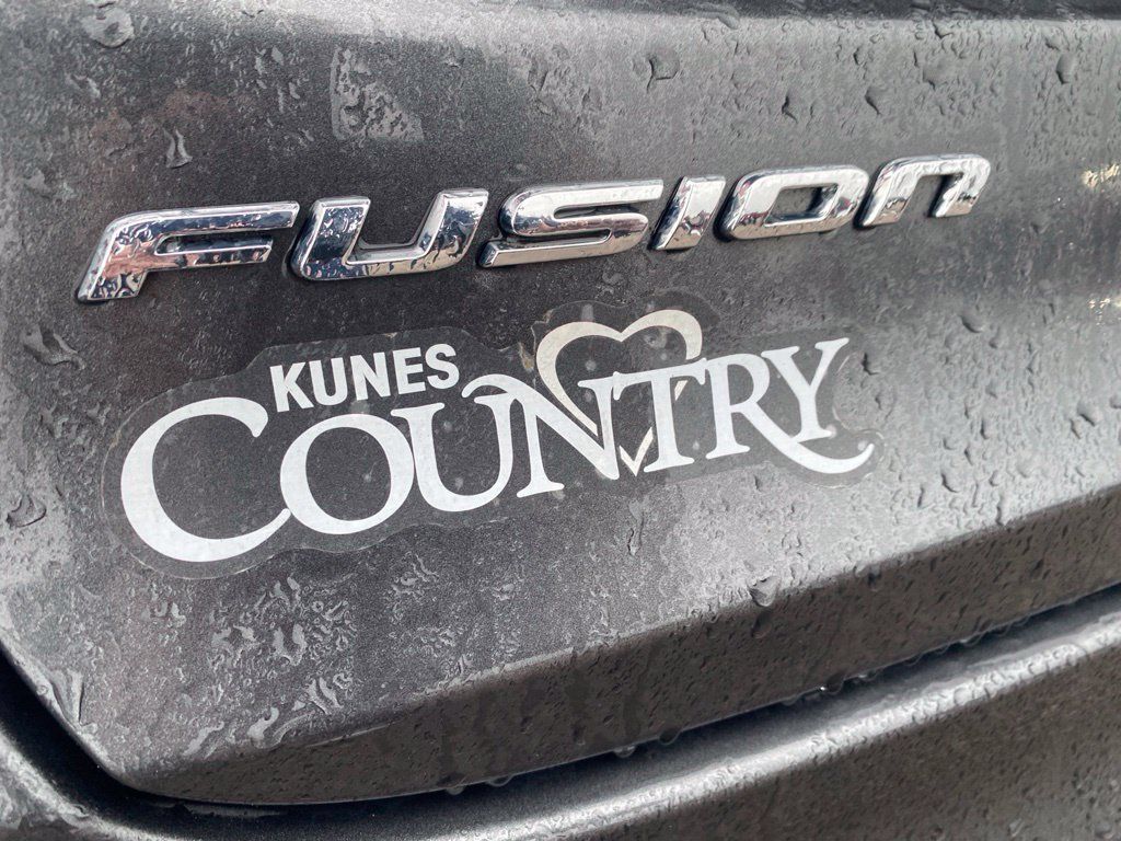Used 2020 Ford Fusion SE FWD image 10
