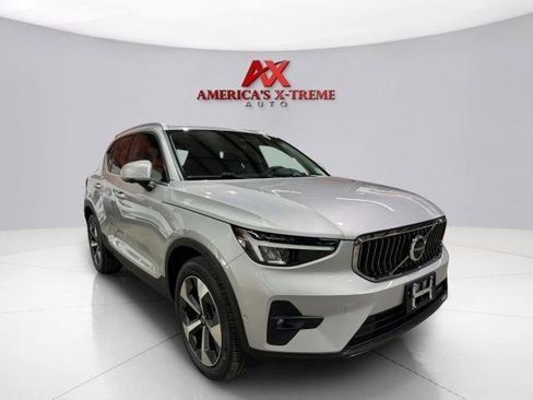Used 2023 Volvo XC40 B5 Plus w/ Driver Assist Package AWD/4WD image 9