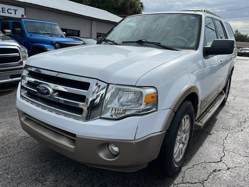 Used 2013 Ford Expedition XLT RWD image 2