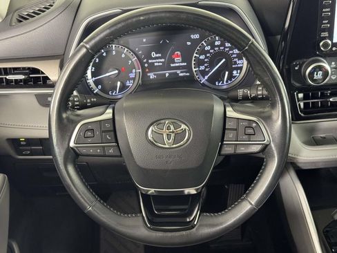 Used 2020 Toyota Highlander XLE AWD/4WD image 20
