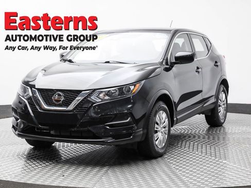 Used 2020 Nissan Rogue Sport S image 1