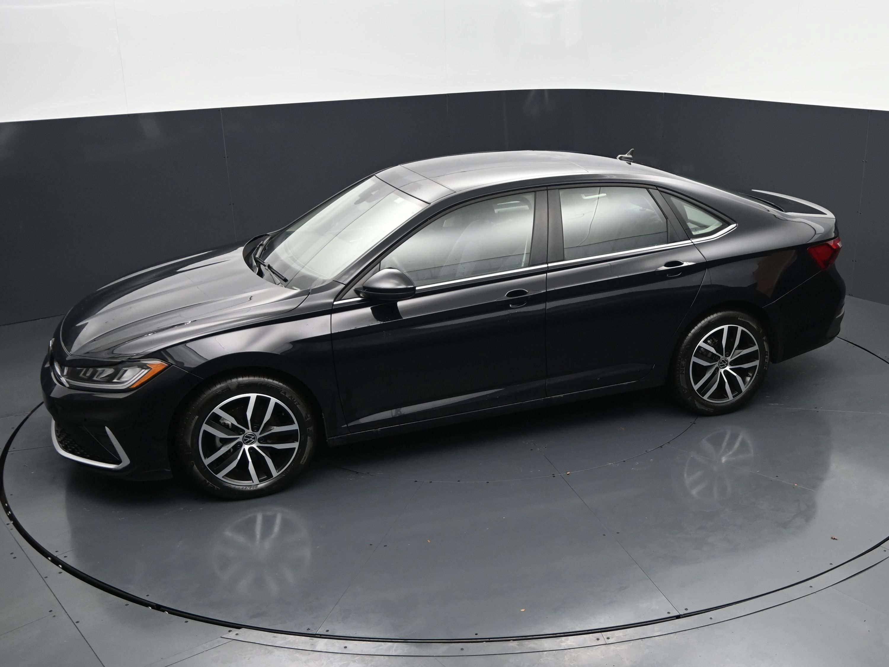 Used 2026 Volkswagen Jetta SE FWD image 27