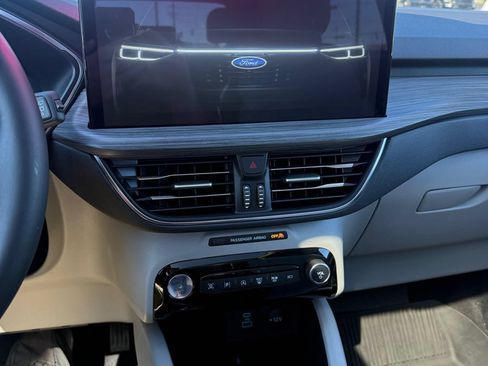 Used 2023 Ford Escape Platinum w/ Premium Technology Package AWD/4WD image 17