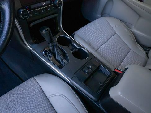 Used 2015 Toyota Camry SE FWD image 10
