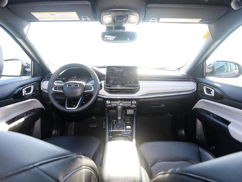 Used 2024 Jeep Compass Limited image 22