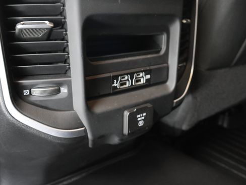 Used 2020 RAM 2500 Big Horn w/ Level 2 Equipment Group AWD/4WD image 34