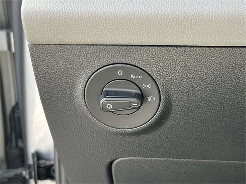 Certified 2022 Volkswagen Taos SE w/ IQ.Drive SE Package image 19