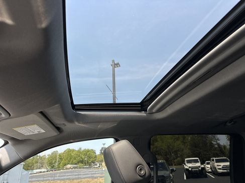 Used 2021 Chevrolet Silverado 1500 LT Trail Boss w/ Convenience Package II image 24