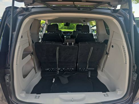 Used 2022 Chrysler Pacifica Touring-L FWD image 14