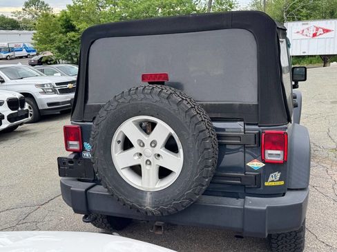 Used 2017 Jeep Wrangler Unlimited Sport w/ Quick Order Package 24S AWD/4WD image 3