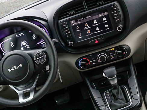 Certified 2025 Kia Soul LX image 19