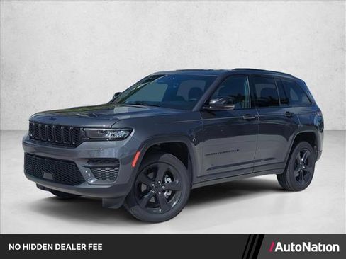 Used 2025 Jeep Grand Cherokee Altitude RWD image 1