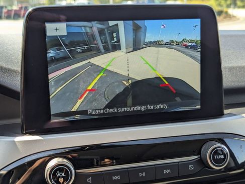 Used 2022 Ford Escape SE w/ SE Sport Appearance Package image 17