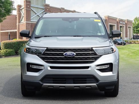 Used 2022 Ford Explorer XLT w/ Equipment Group 202A AWD/4WD image 2