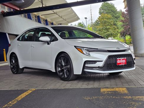 Used 2024 Toyota Corolla XSE FWD image 3