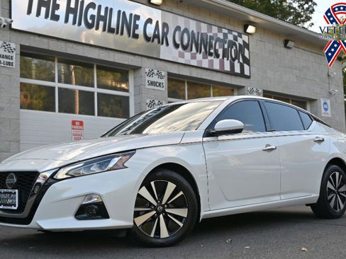 Used 2022 Nissan Altima 2.5 SL image 1