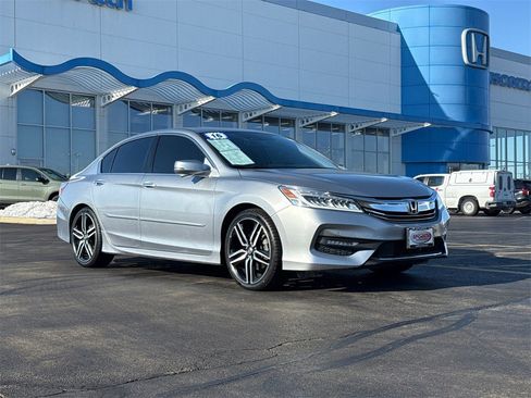 Used 2016 Honda Accord Touring image 2