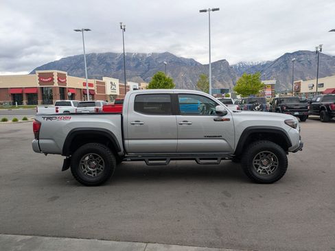 Used 2019 Toyota Tacoma TRD Off-Road AWD/4WD image 2