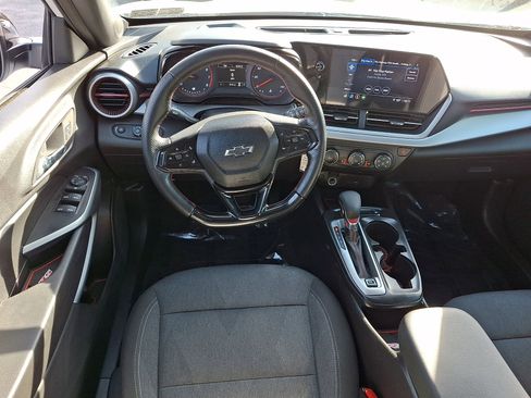 Certified 2025 Chevrolet Trax RS w/ Sunroof Package image 11