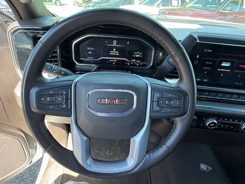 Used 2025 GMC Sierra 1500 SLT AWD/4WD image 25