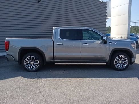 Used 2025 GMC Sierra 1500 Denali AWD/4WD image 2