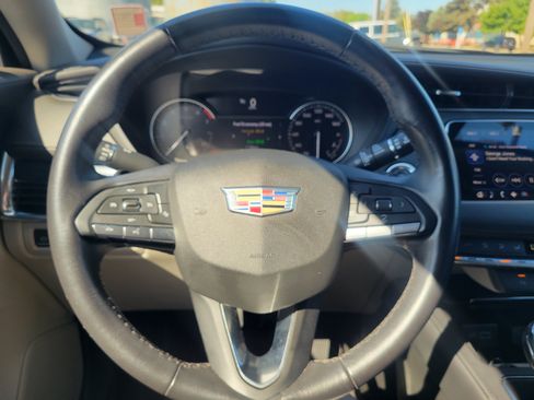 Used 2023 Cadillac XT4 Premium Luxury AWD/4WD image 8