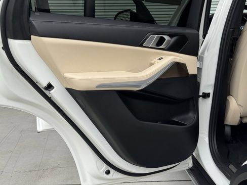 Used 2022 BMW X5 xDrive45e w/ Climate Comfort Package image 25