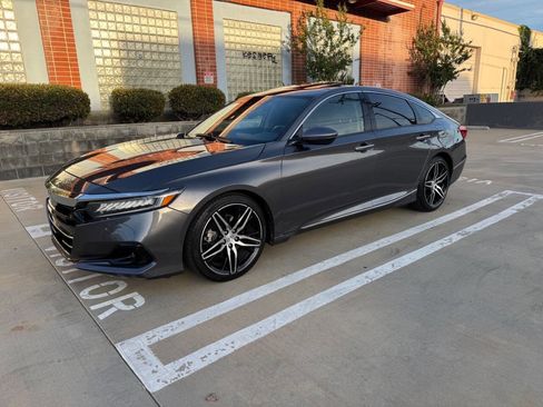 Used 2022 Honda Accord Touring image 2