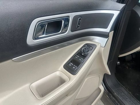 Used 2015 Ford Explorer XLT w/ Equipment Group 202B FWD image 34