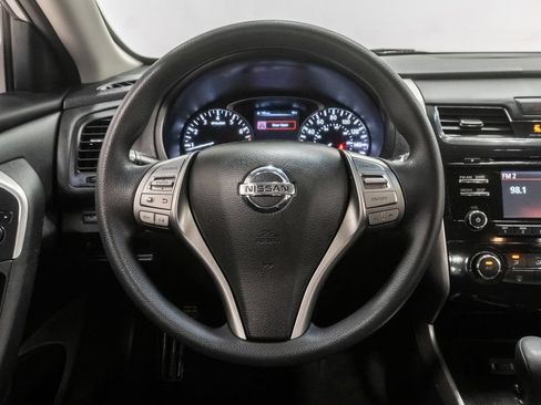 Used 2014 Nissan Altima 2.5 S w/ Display Audio Package FWD image 12