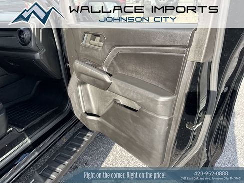 Used 2024 Chevrolet Colorado Trail Boss w/ Technology Package image 38